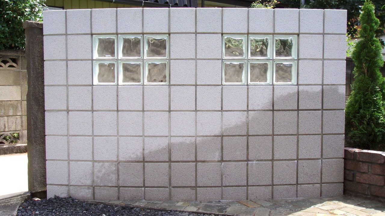 ガラスブロックの塀