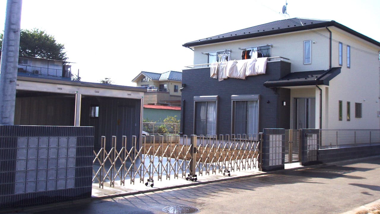 車2台大型ガレージを設置した外構工事👷【広い敷地を有効活用した施工例】