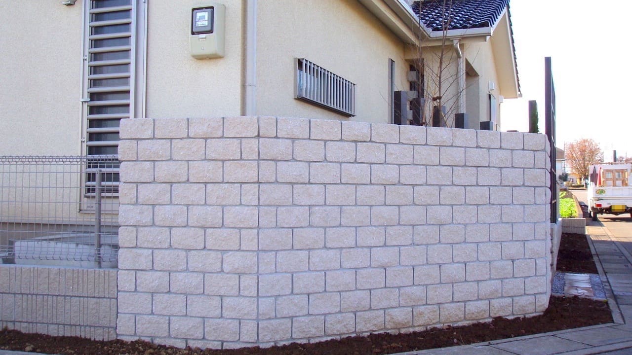 和風目隠しフェンスを設置した外構工事【和デザイン塀の施工例】