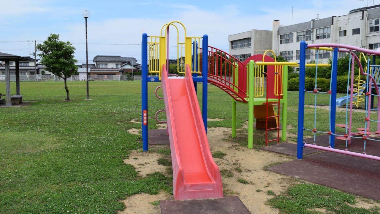 子どもが遊べる公園の画像