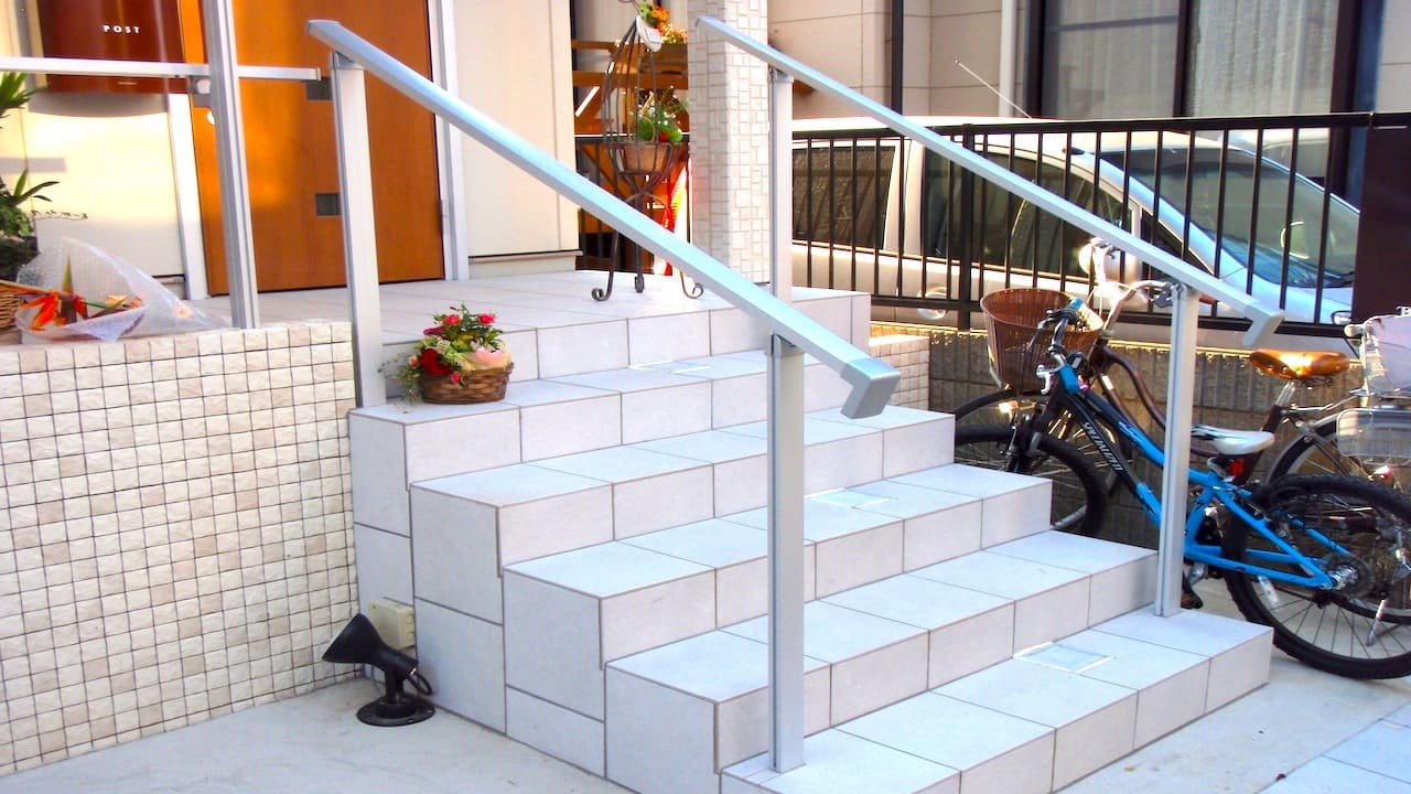 美容室の階段と手すり工事👷【埼玉県さいたま市西区の施工例】