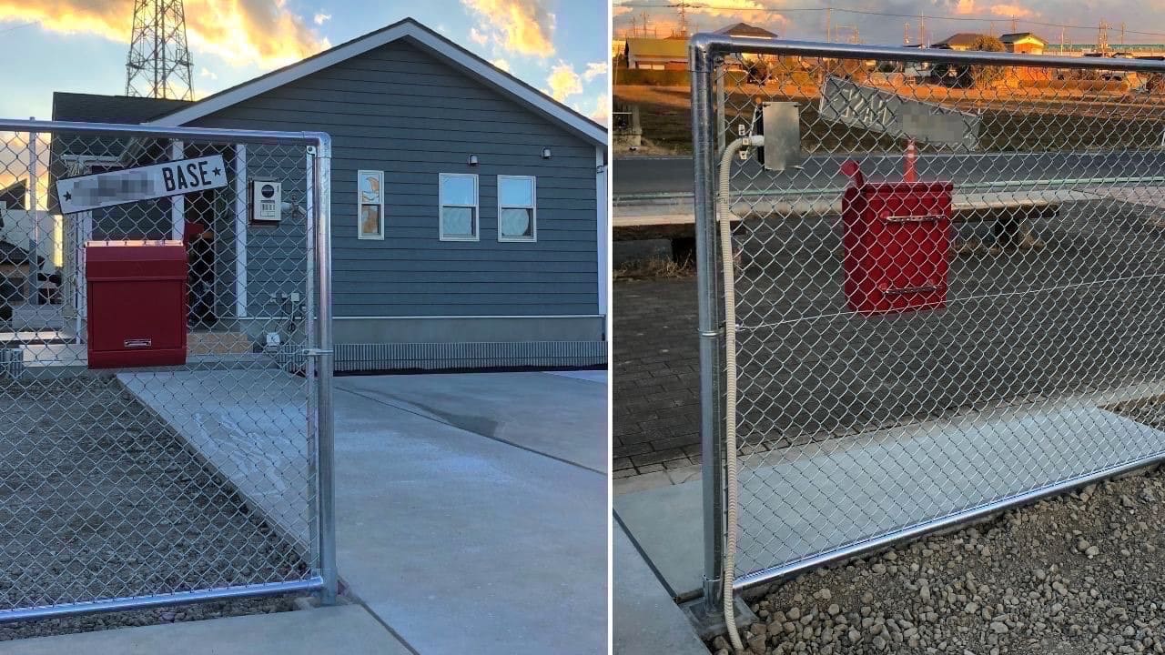 アメリカンな赤いポストとインターホン