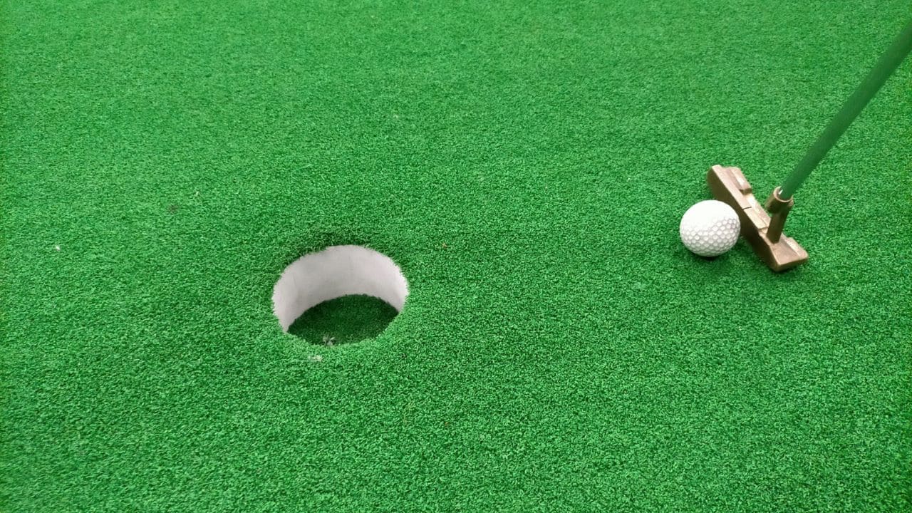 庭のゴルフ練習場