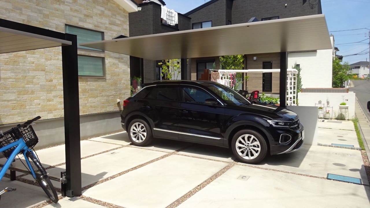 フラット屋根がかっこいいカーポートSC