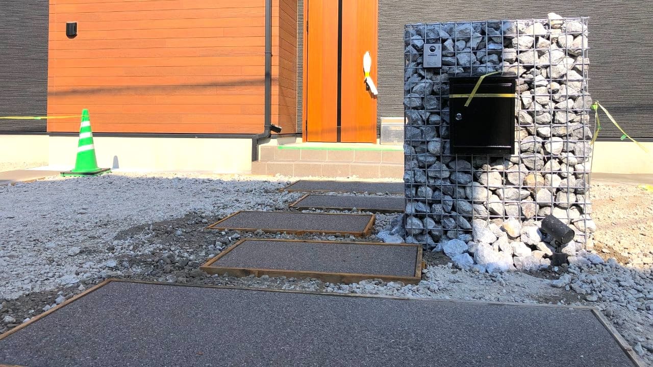 ガビオン門柱の画像