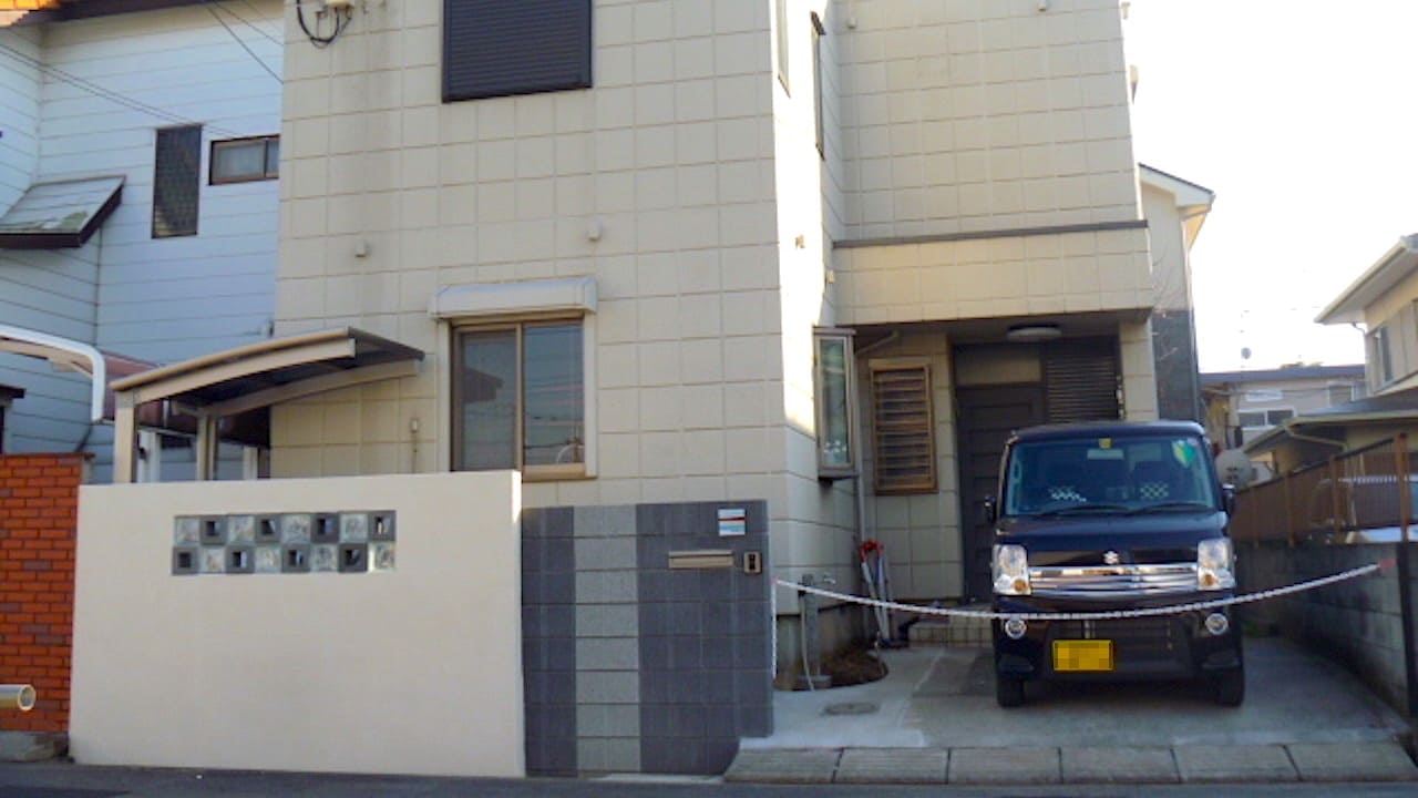 化粧ブロック門柱と塗り壁塀のコラボ外構【埼玉県川越市の施工例】