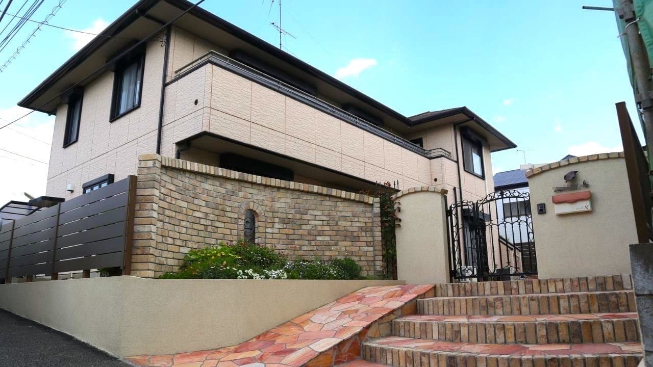 階段に併設したスロープ