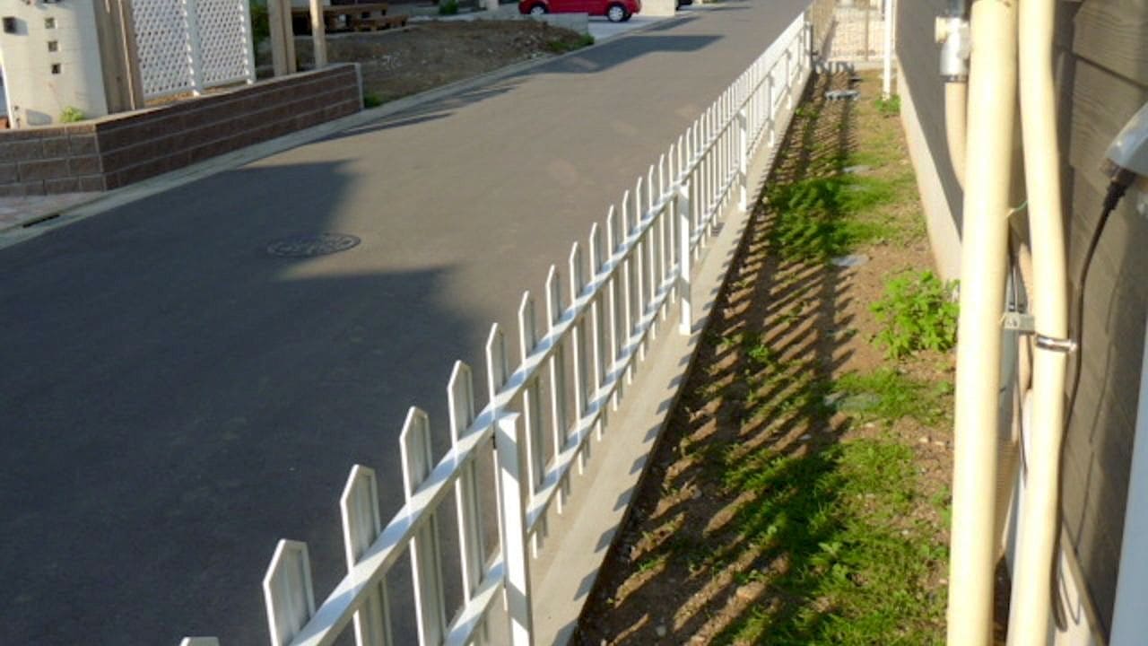 白いフェンスはアメリカンデザイン