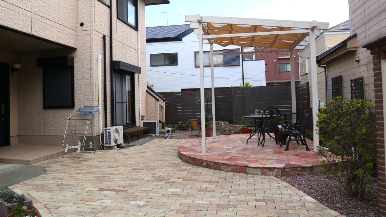 バーベキューができるおしゃれな庭施工例