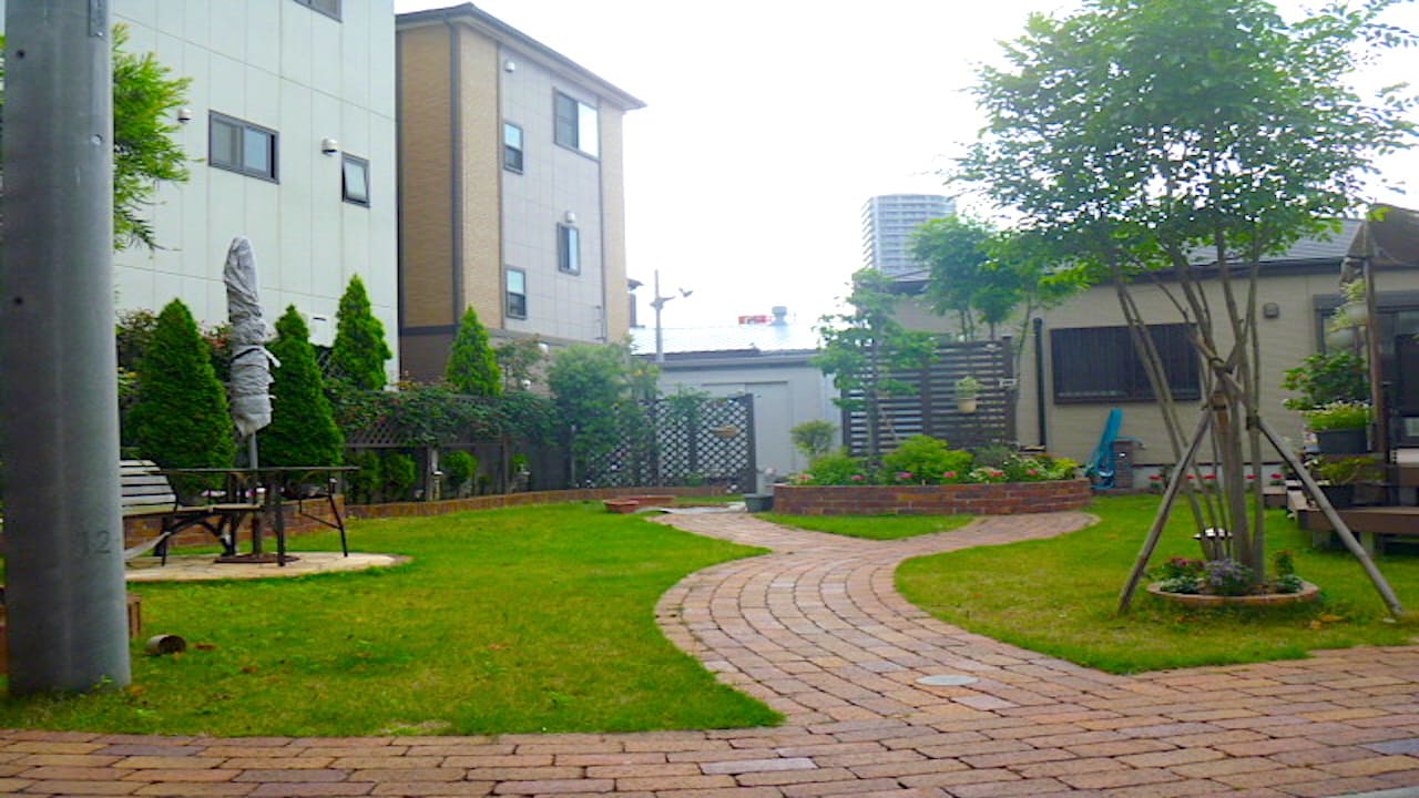 バーベキューができるおしゃれな庭施工例