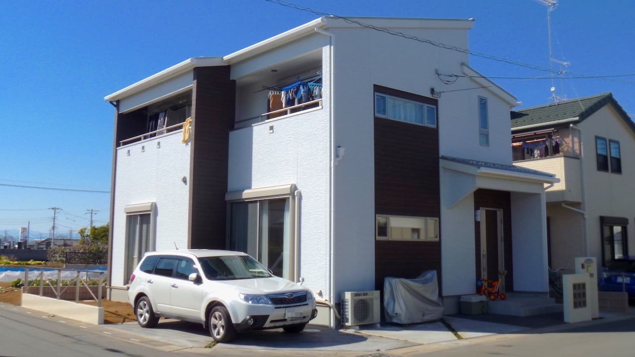 低予算で実現した角地のオープン外構