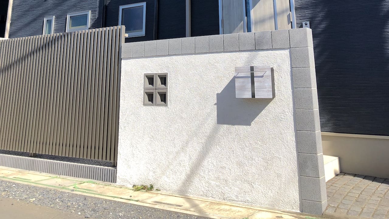 ネイビー色の外壁に合わせたオープン外構👷【さいたま市西区の施工例】