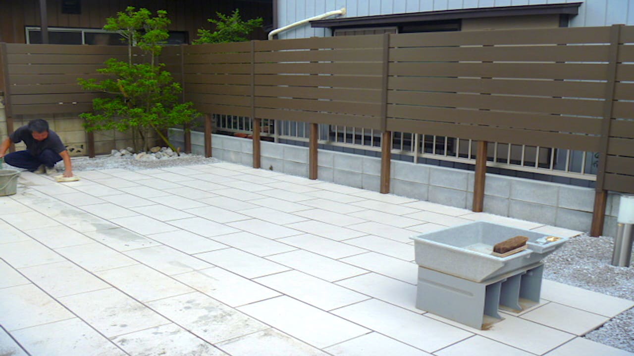 バーベキューができるおしゃれな庭施工例