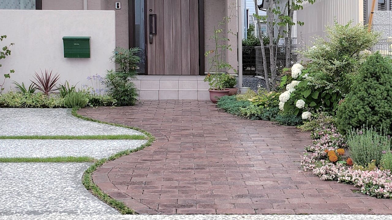 シルバー色のレンガ「マフィンペイブ」