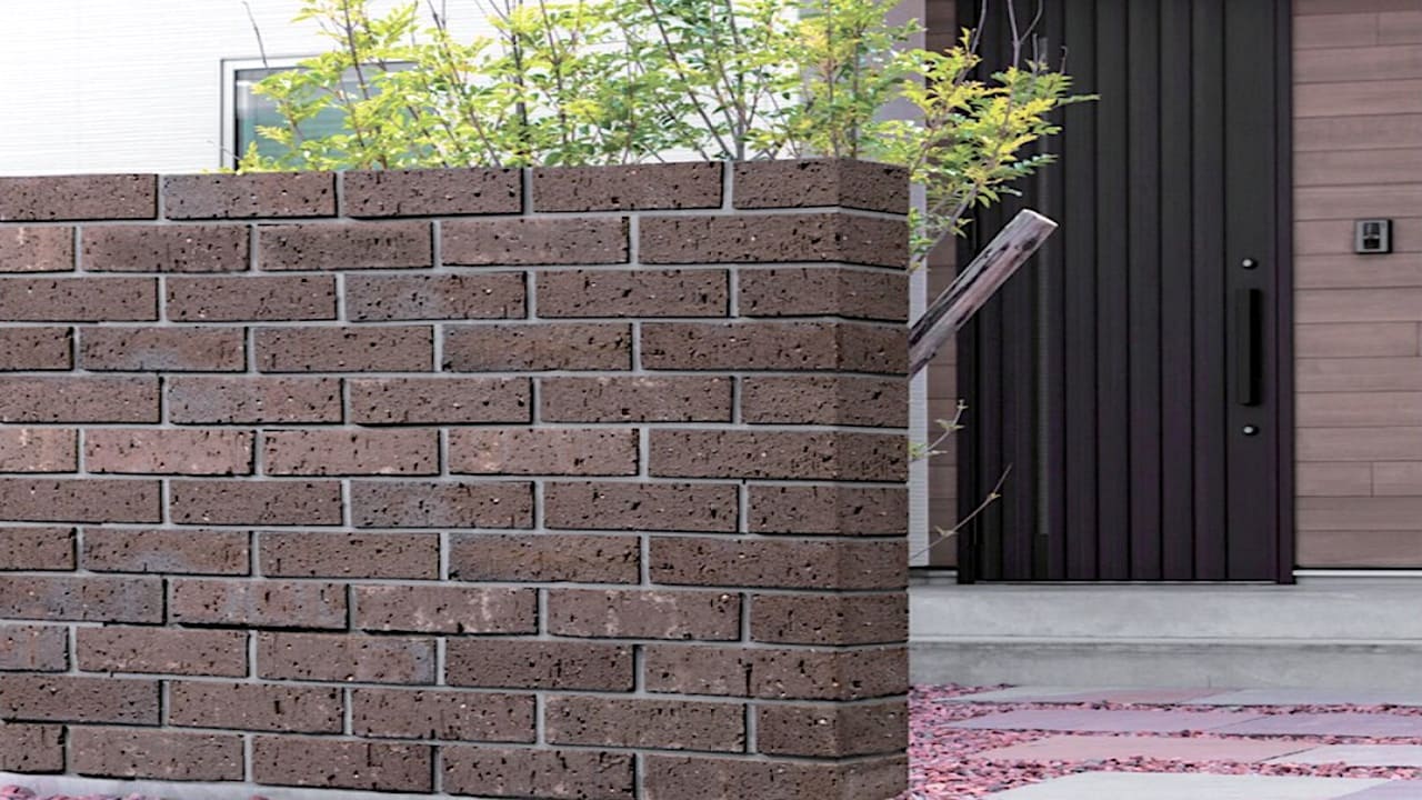 ビターブラウン色のレンガ「ビクトリアブリック」