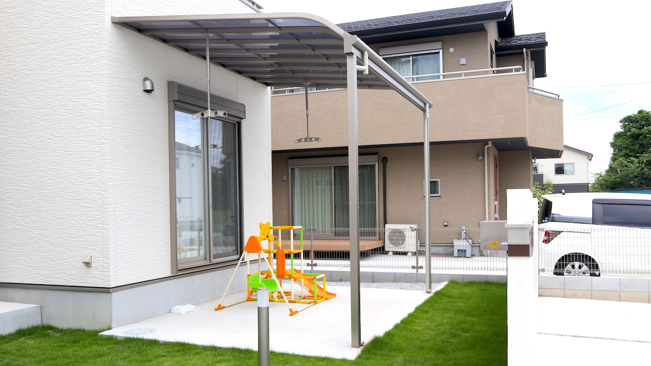 ナチュラルモダンテイストのエクステリア工事【木目調デザインの施工例】