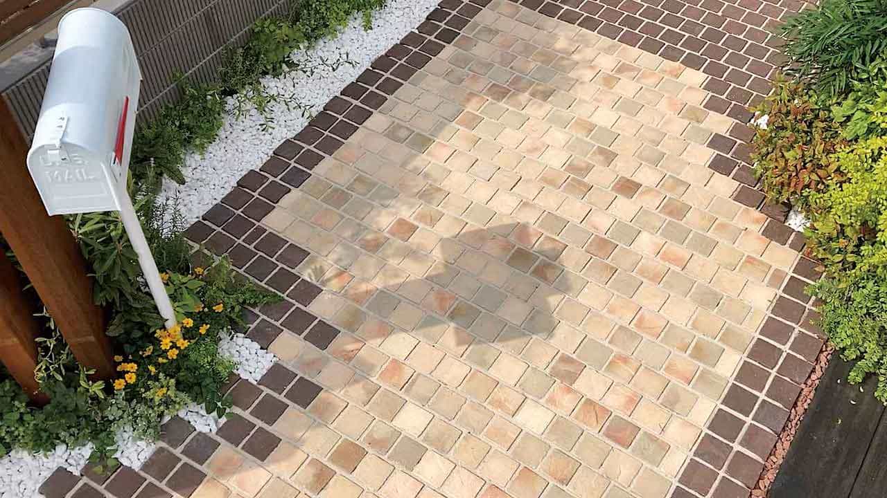 スイートベージュ色のレンガ「クッキー・コロン」