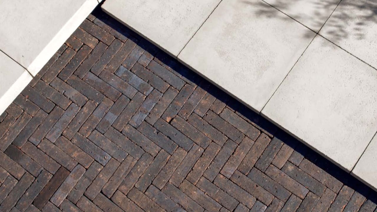 レブブラウン色のレンガ「バロンブリックボーダー」